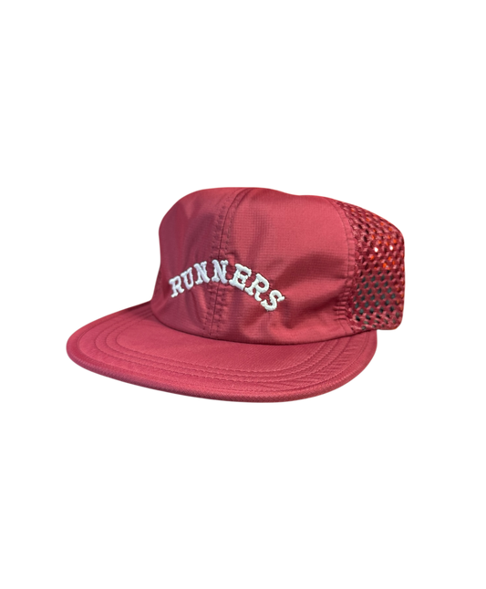 ARCH LOGO RUNNERS HAT - MAROON